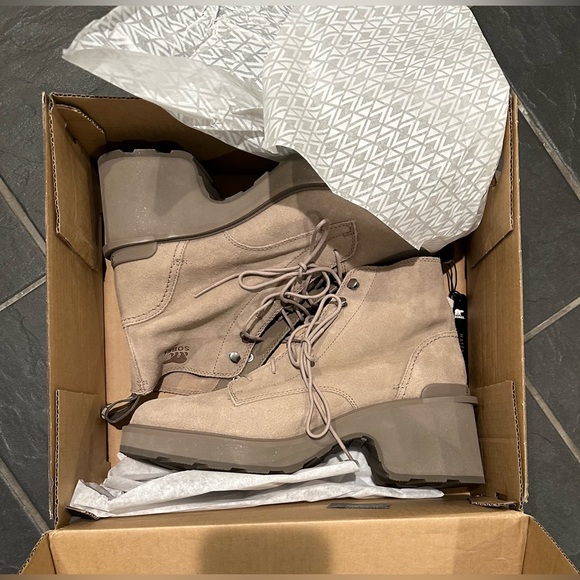 Sorel Women's Hi-LineWaterproof Lace-Up Boots - New with box - Picture 10 of 12